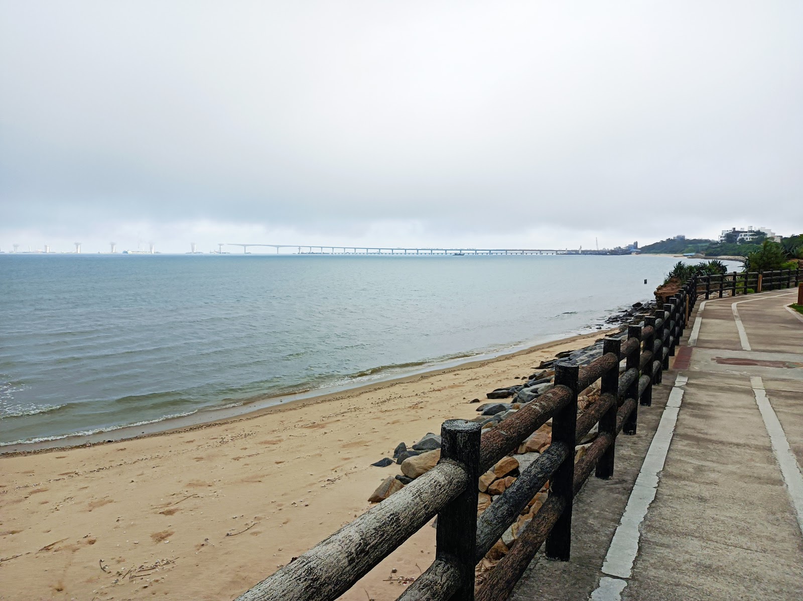 湖下海堤眺望金門大橋