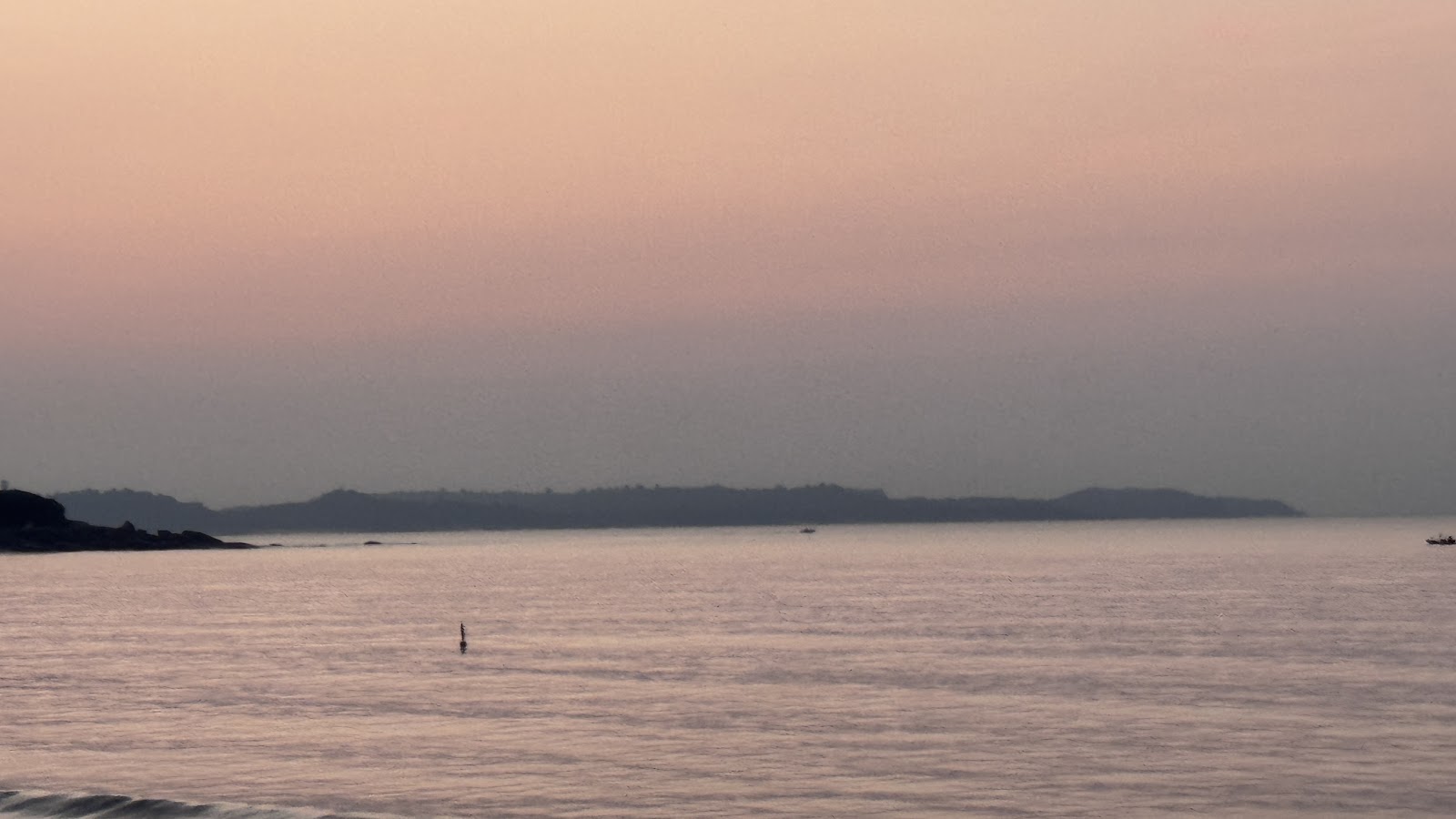 青岐碼頭夕陽海景,遠方島嶼剪影