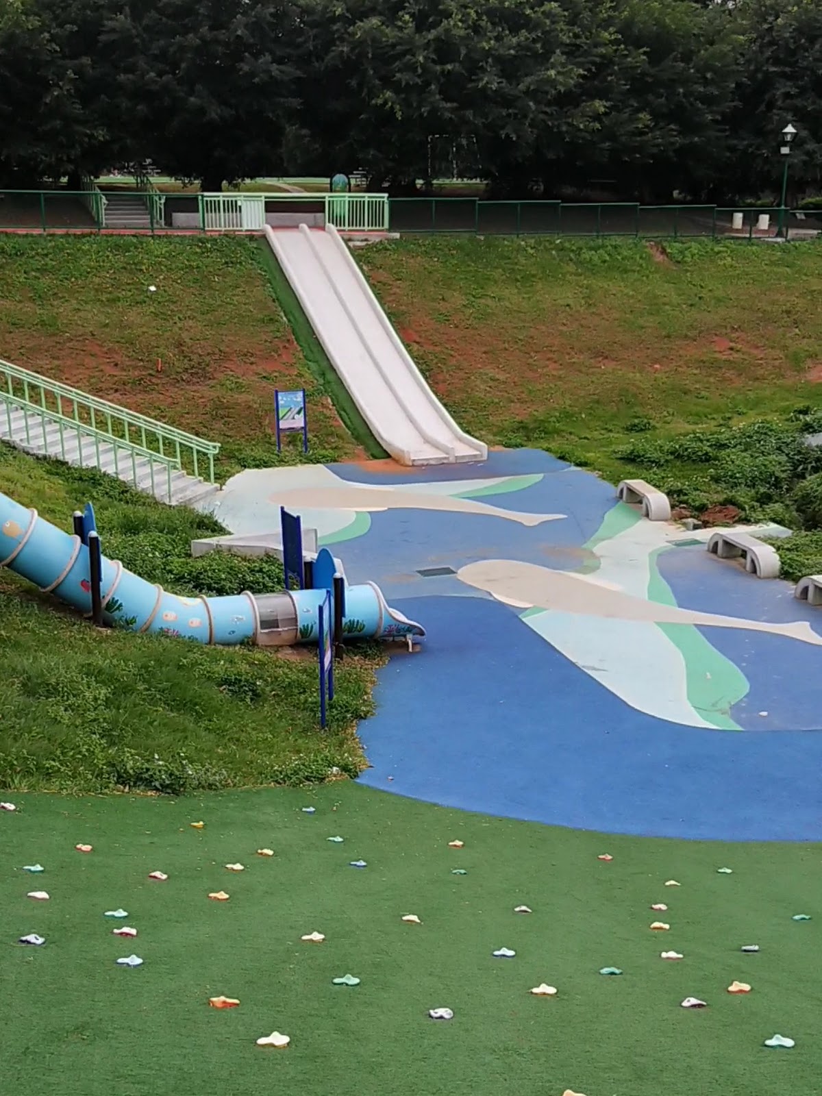 林口仁愛公園大型溜滑梯遊戲區