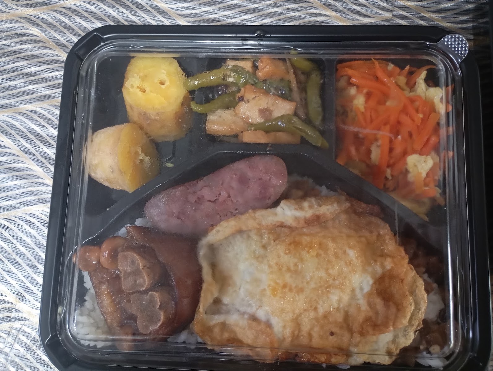 寶來豬腳飯外帶便當盒滷豬腳荷包蛋地瓜