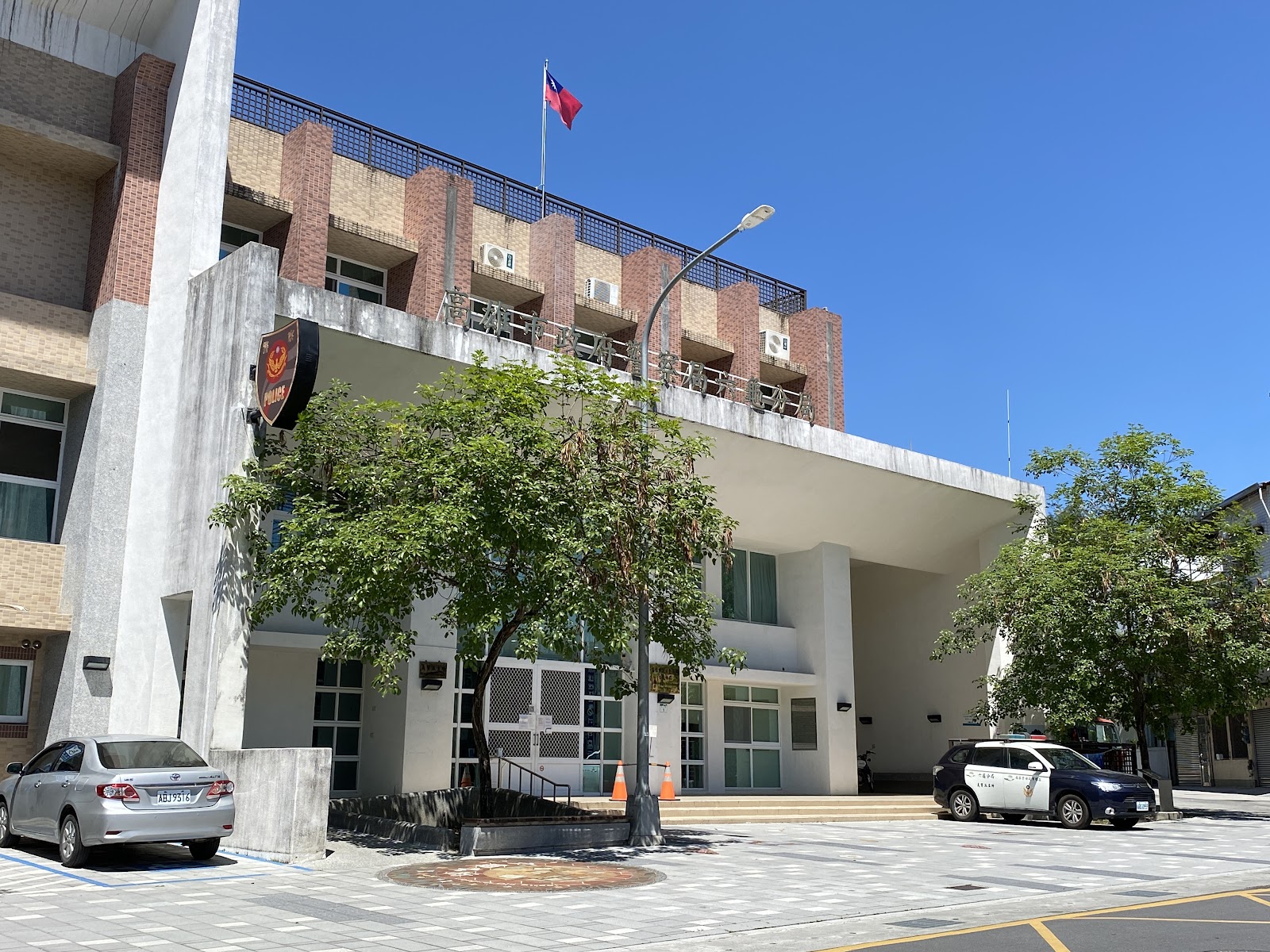 六龜分局暨義寶派出所正面