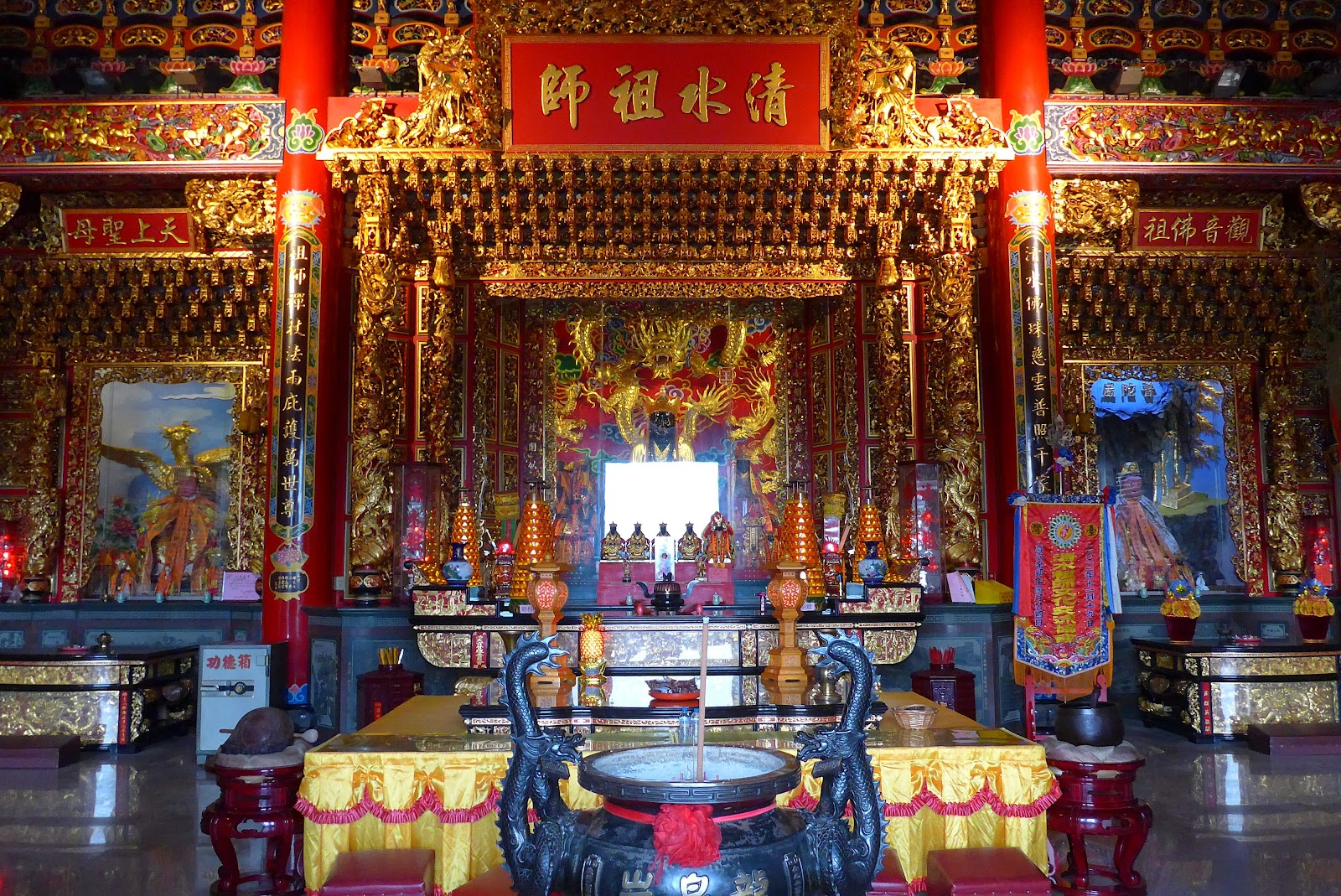 清水祖師金身神龕