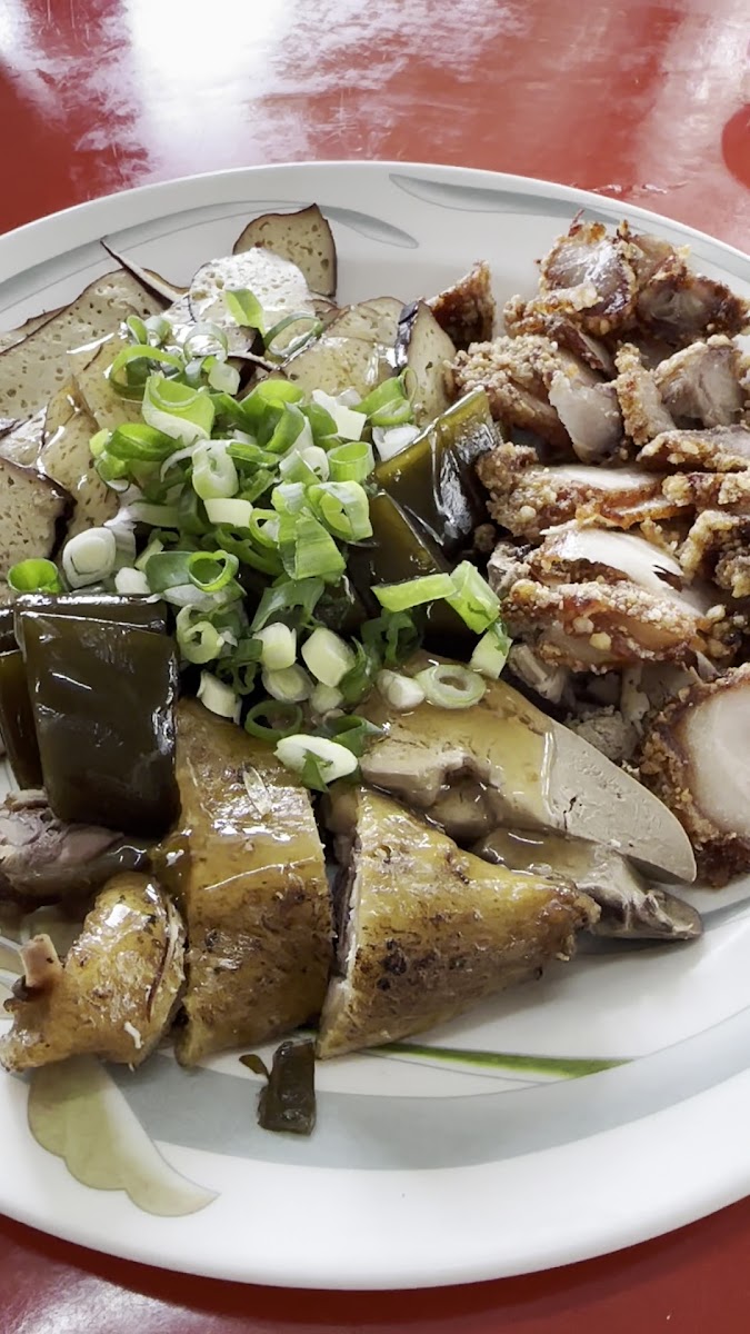 崙仔當歸鴨肉麵線鴨肉拼盤