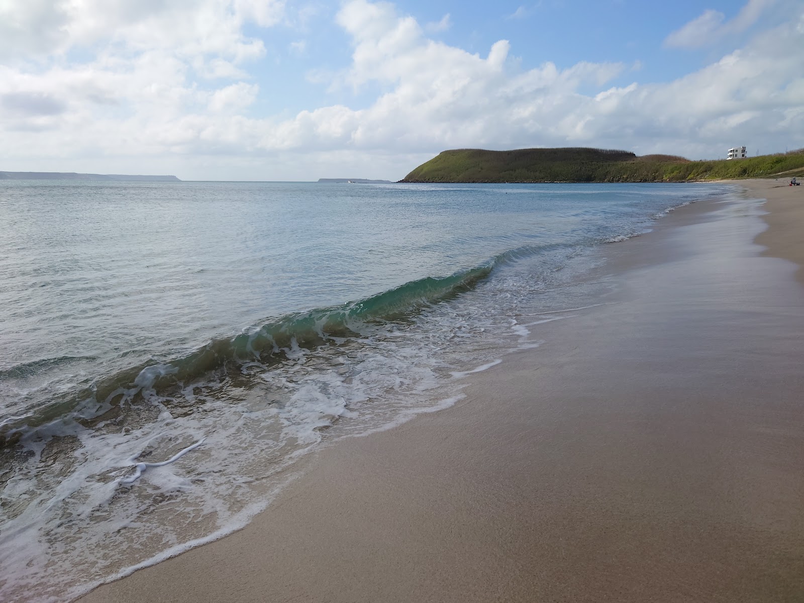 嵵裡沙灘無人海岸 澎湖馬公嵵裡沙灘無人沙灘海浪與岬角景觀