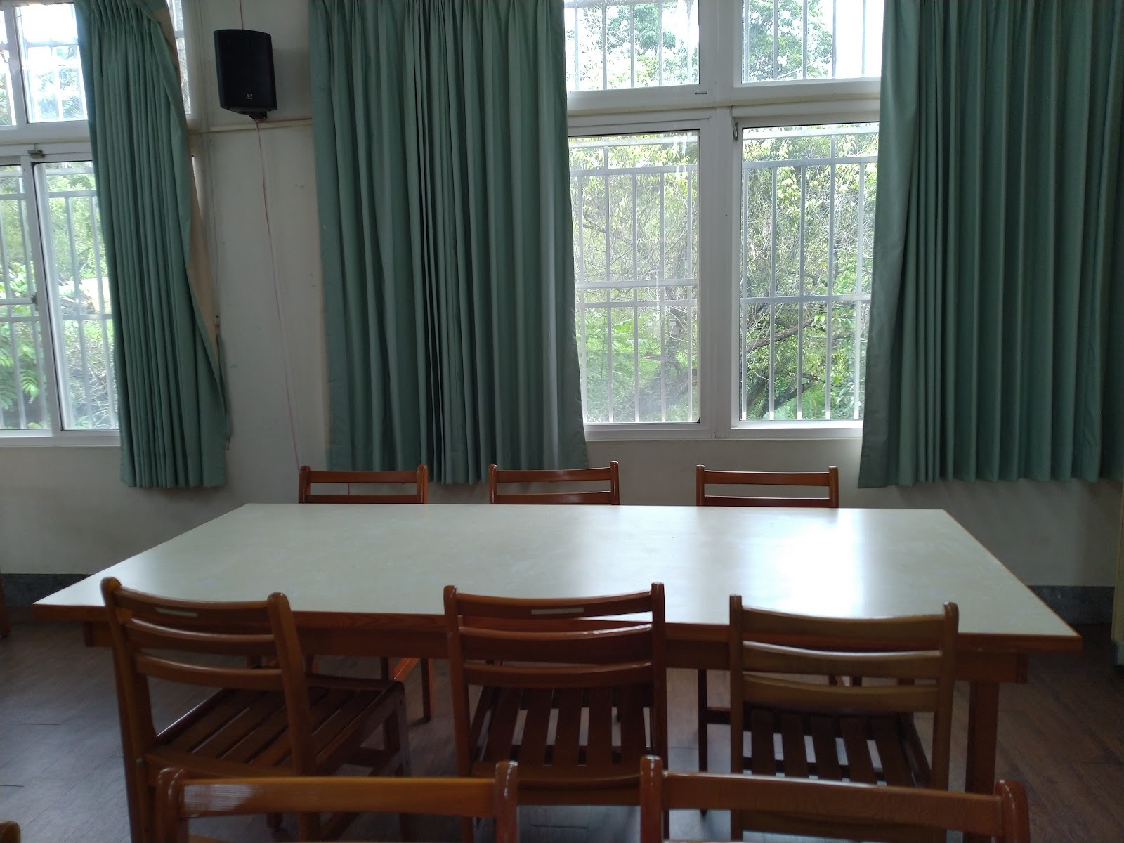 梅山鄉立圖書館閱覽室