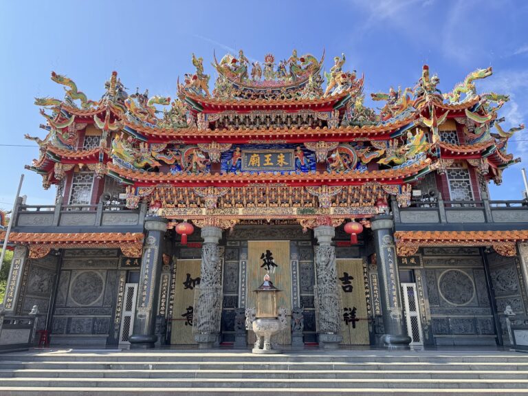 石泉朱王廟氣派廟埕山門