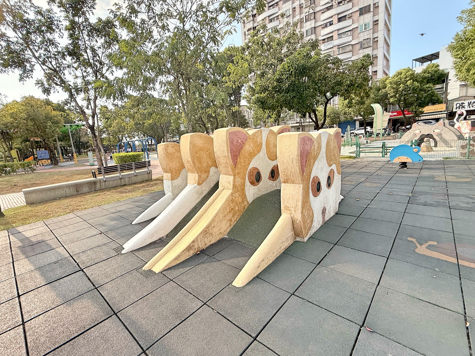 民雄早安公園貓臉造型溜滑梯