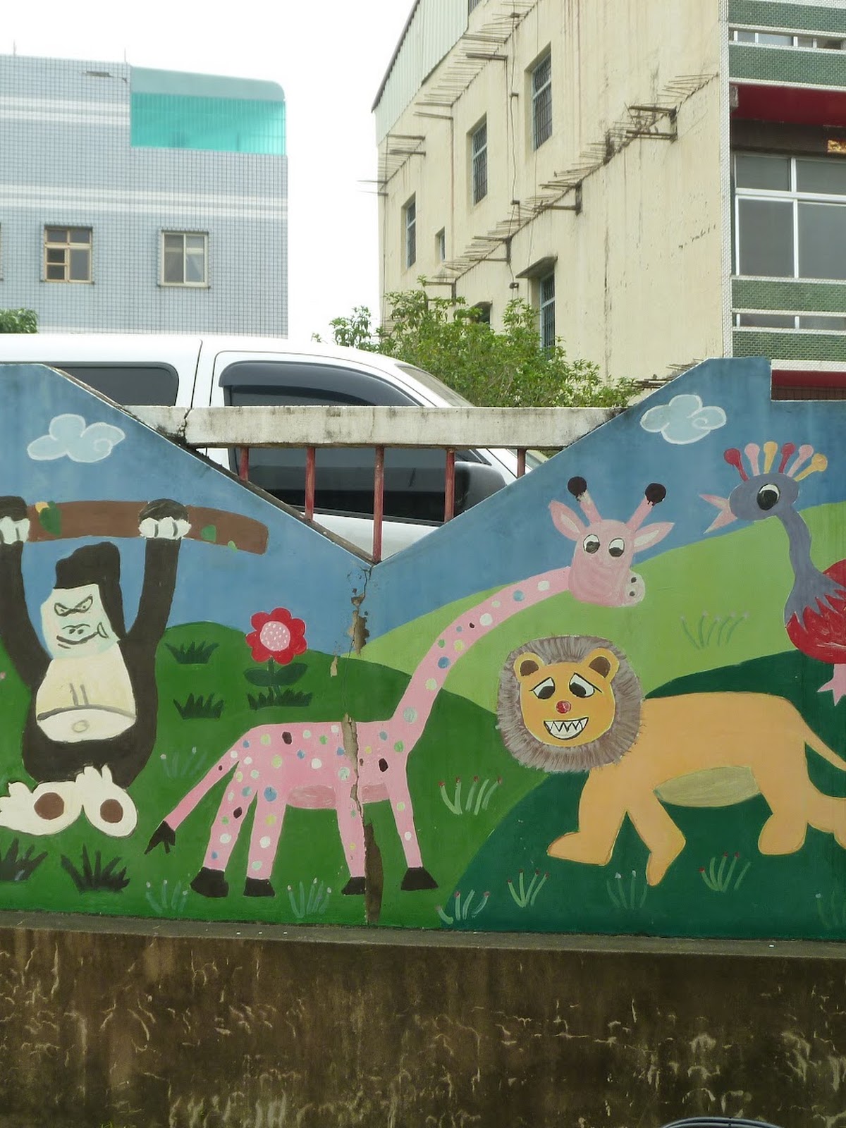 樟湖生態國民中小學圍牆動物彩繪壁畫