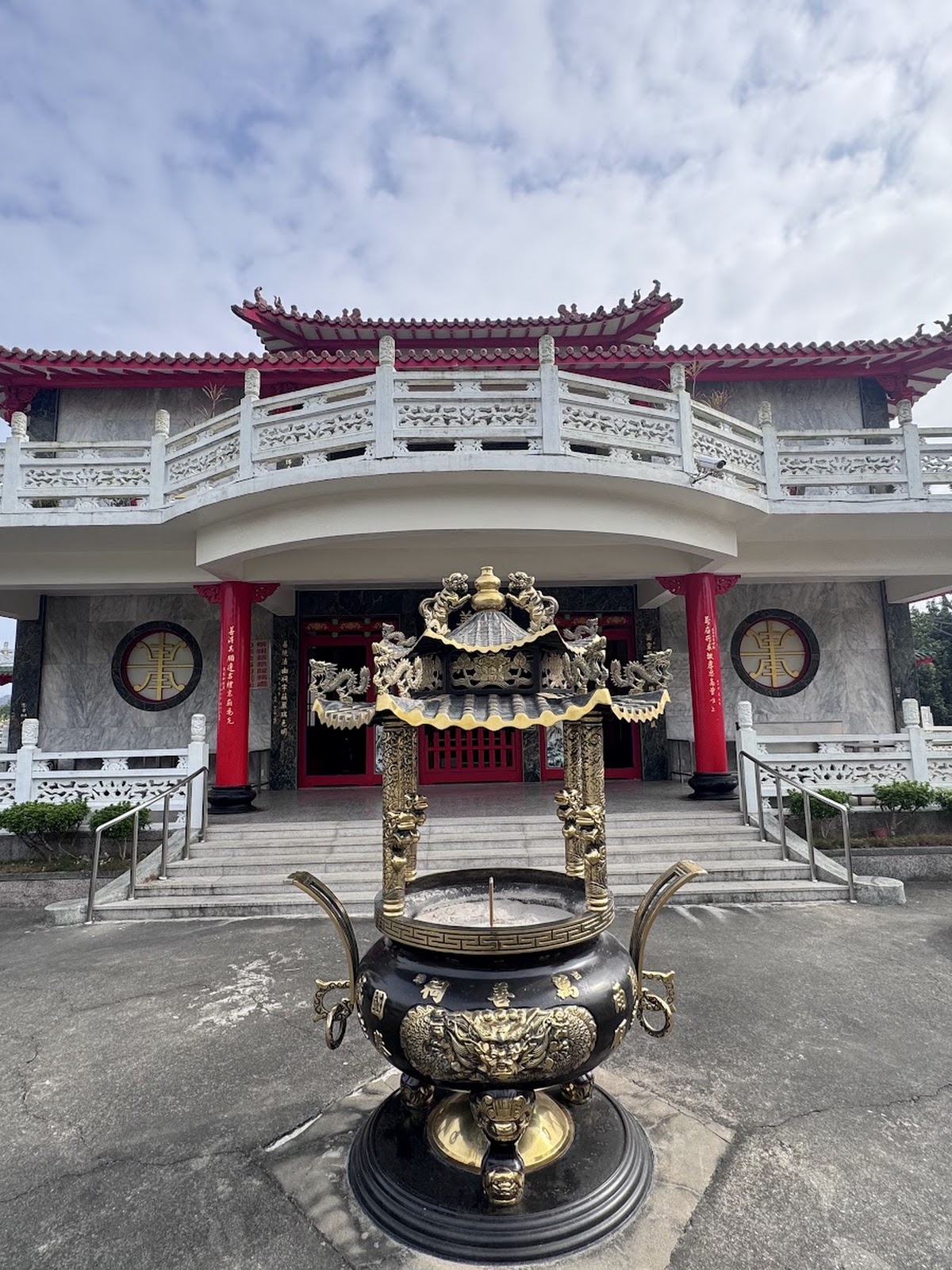古坑嘉興宮金爐與正殿全景