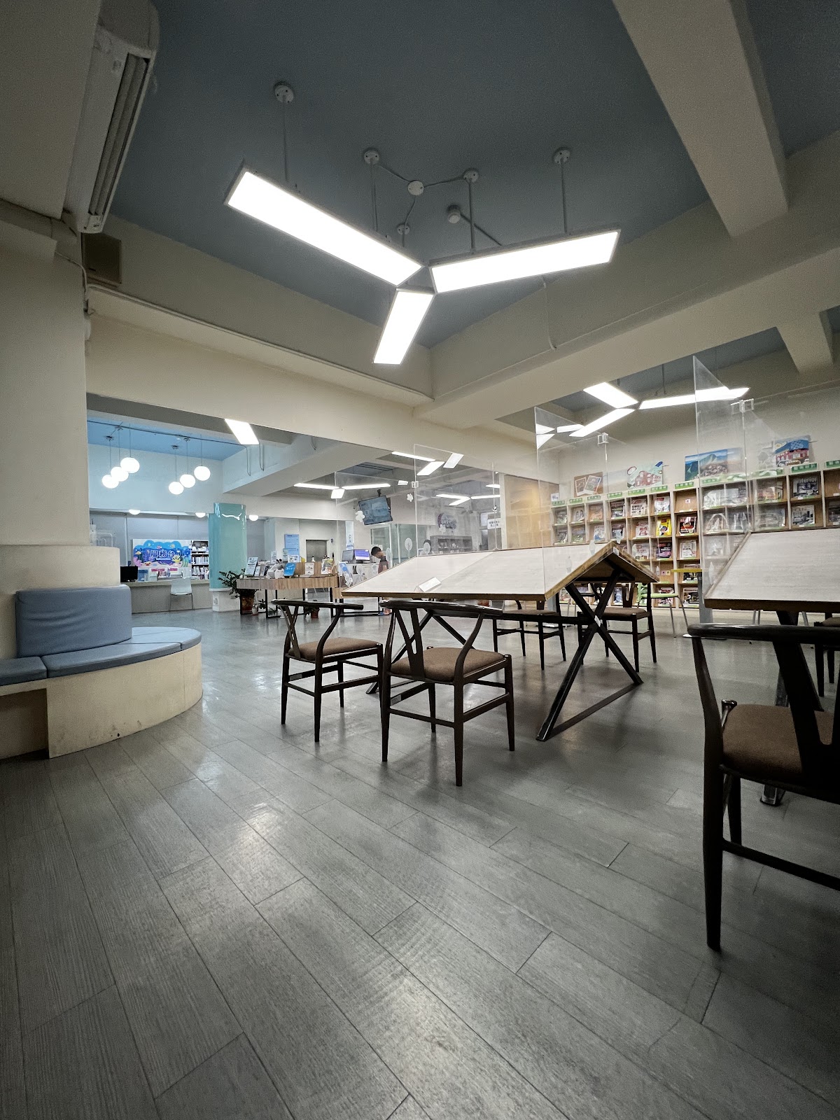 梧棲分館兒童閱覽區空景與燈具