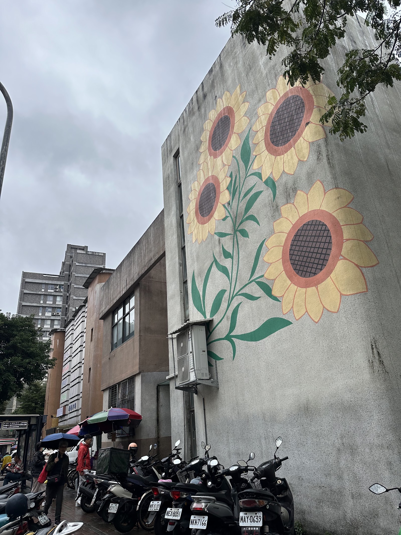 成德市場向日葵彩繪外牆