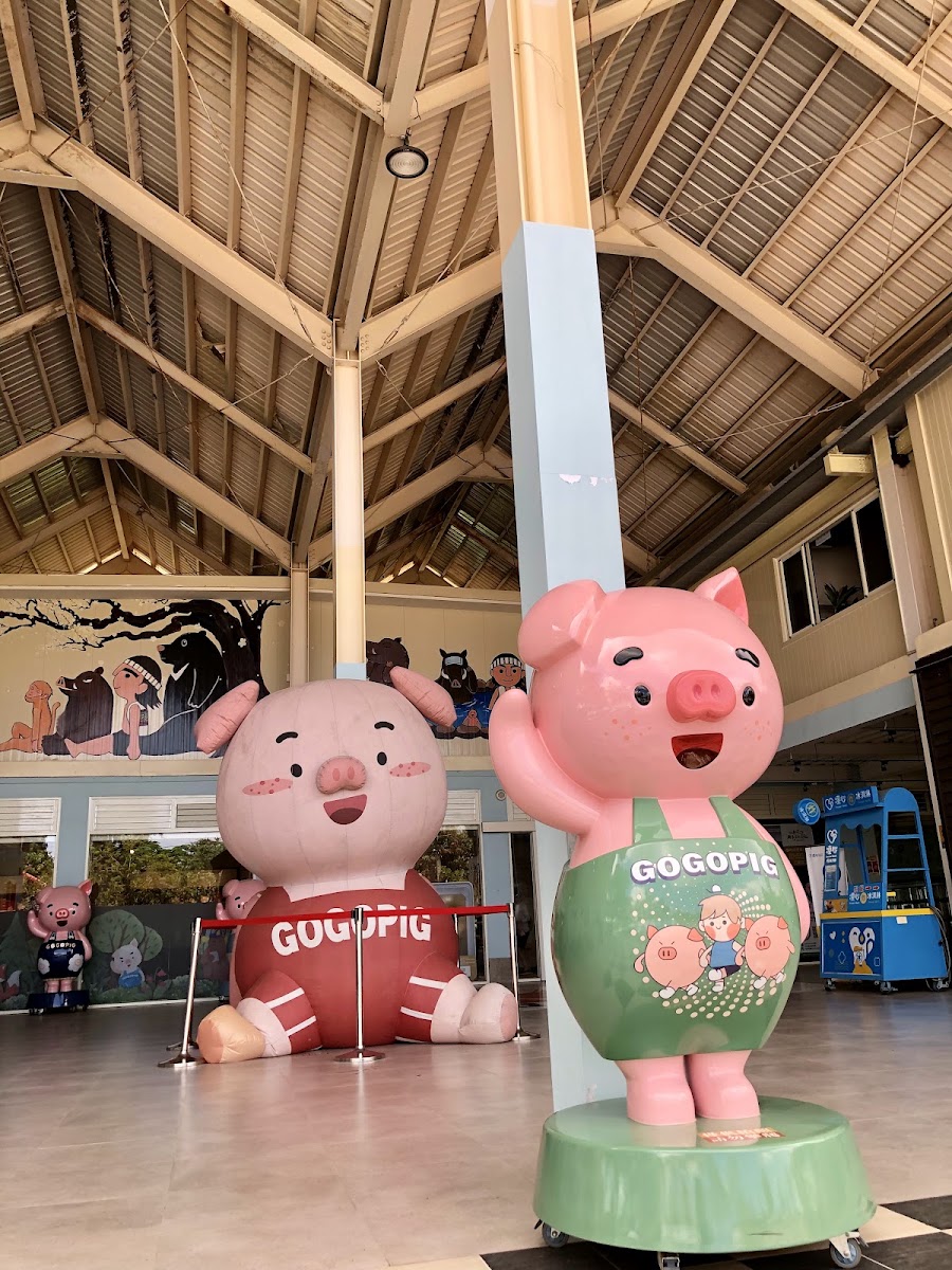 南投豬事文化園區大型GOGOPIG吉祥物