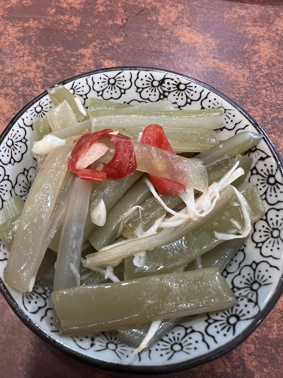 懷鄉瓦舍風味外省麵涼拌小菜 店家自製涼拌小菜,爽脆開胃