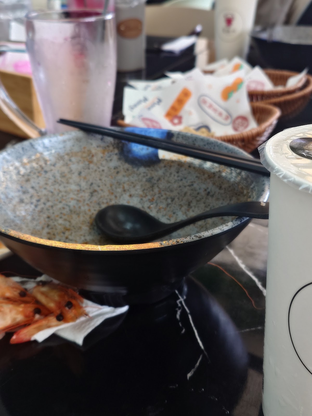 愛瘋冰招牌新加坡南洋叻沙鍋燒麵,滿滿海鮮配料