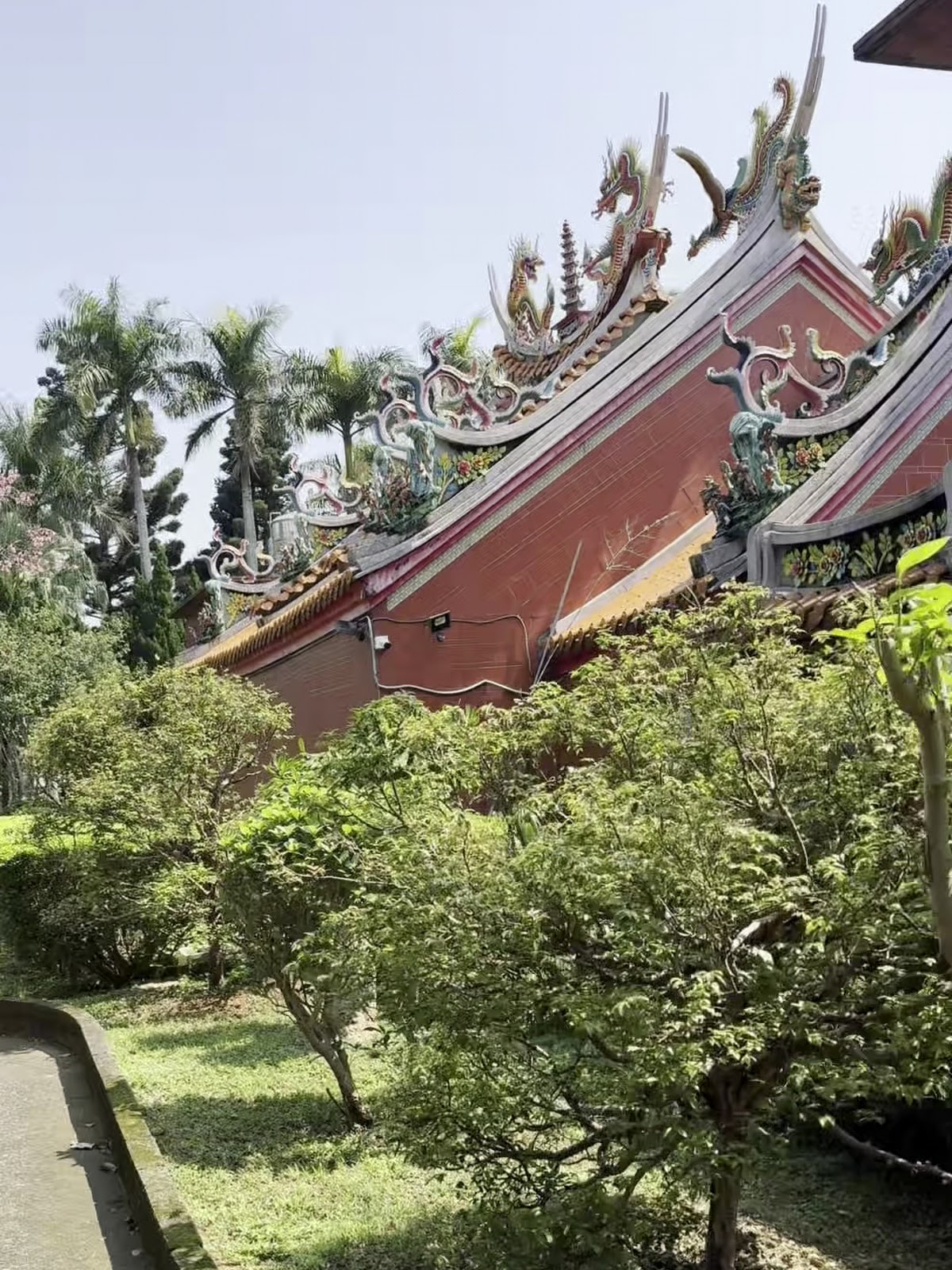 平鎮褒忠祠廟宇屋脊剪黏裝飾特寫