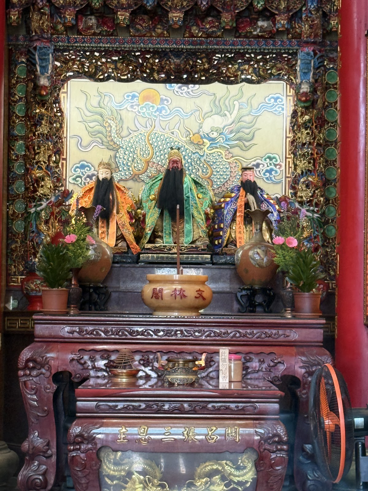 芎林文林閣主殿神桌與文林閣香爐