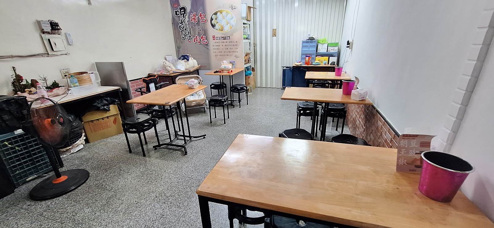 呷尚好湯包肉包店內用餐空間