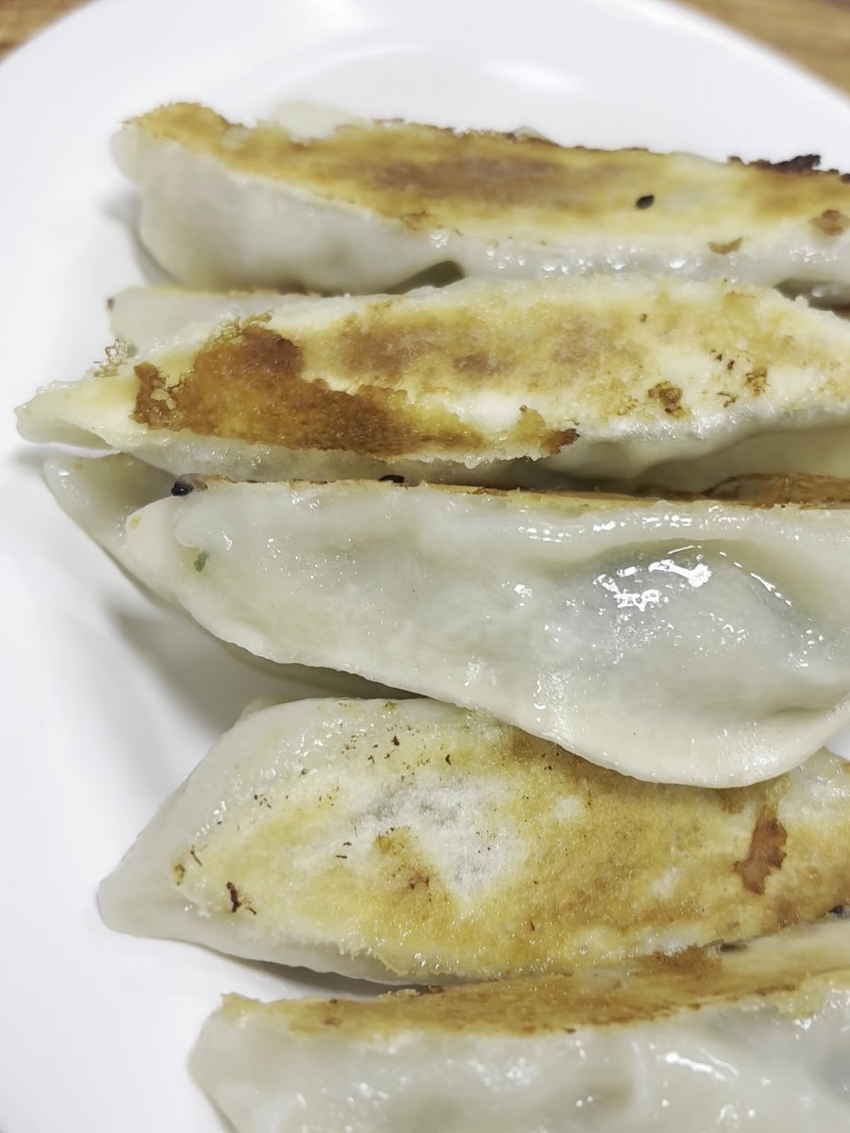 呷尚好湯包肉包招牌煎鍋貼特寫,外皮金黃酥脆