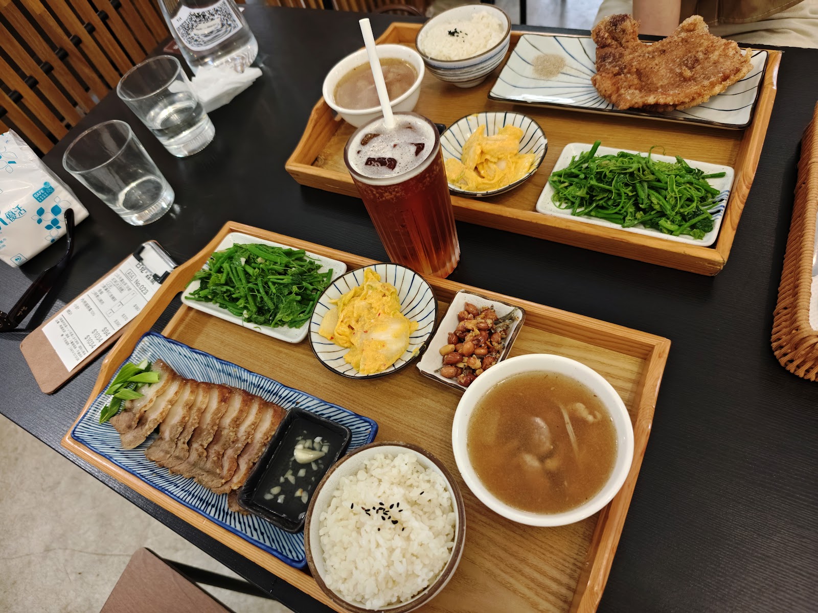 日見森嵐招牌套餐俯拍