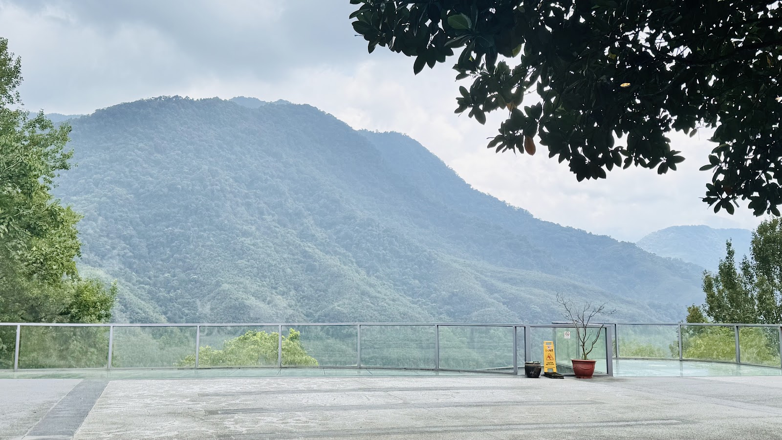 日見森嵐戶外觀景平台遠眺山景