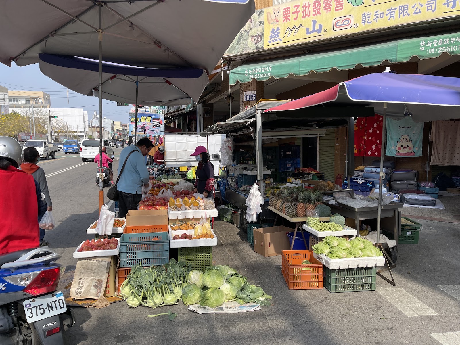 社口市場路邊蔬果攤販