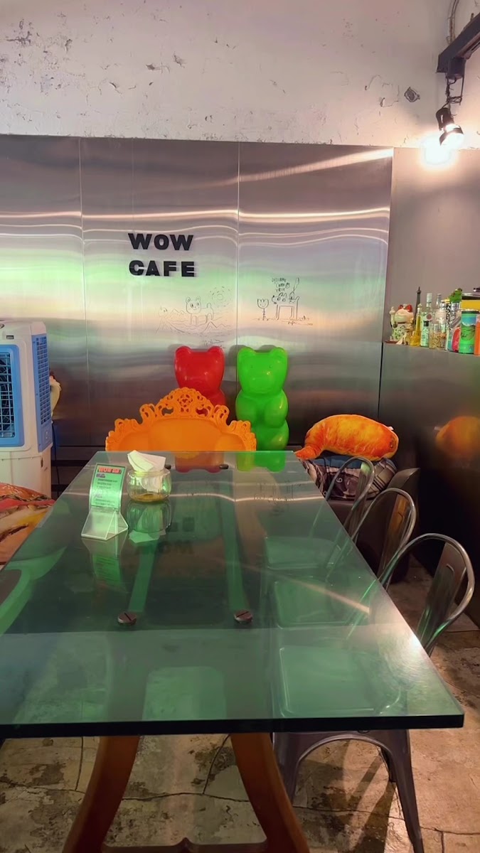 Wow咖啡用餐區工業風裝潢