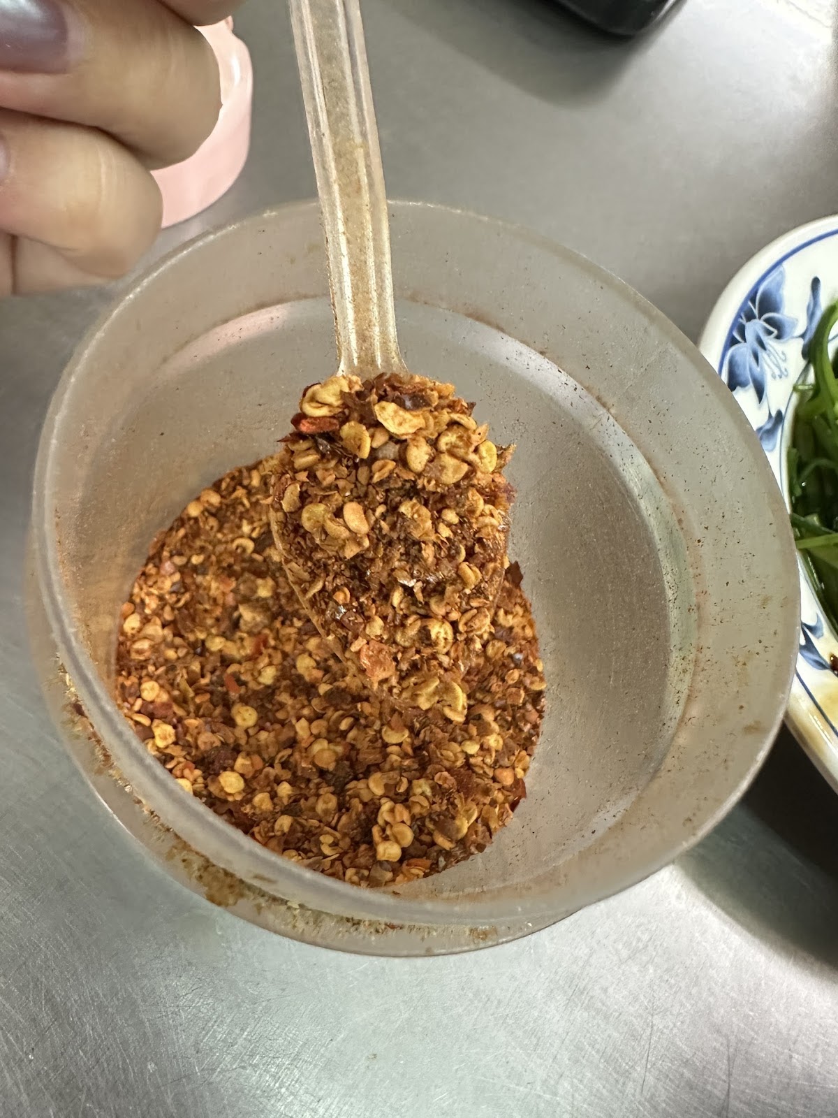 光輝肉羹招牌辣椒油特寫