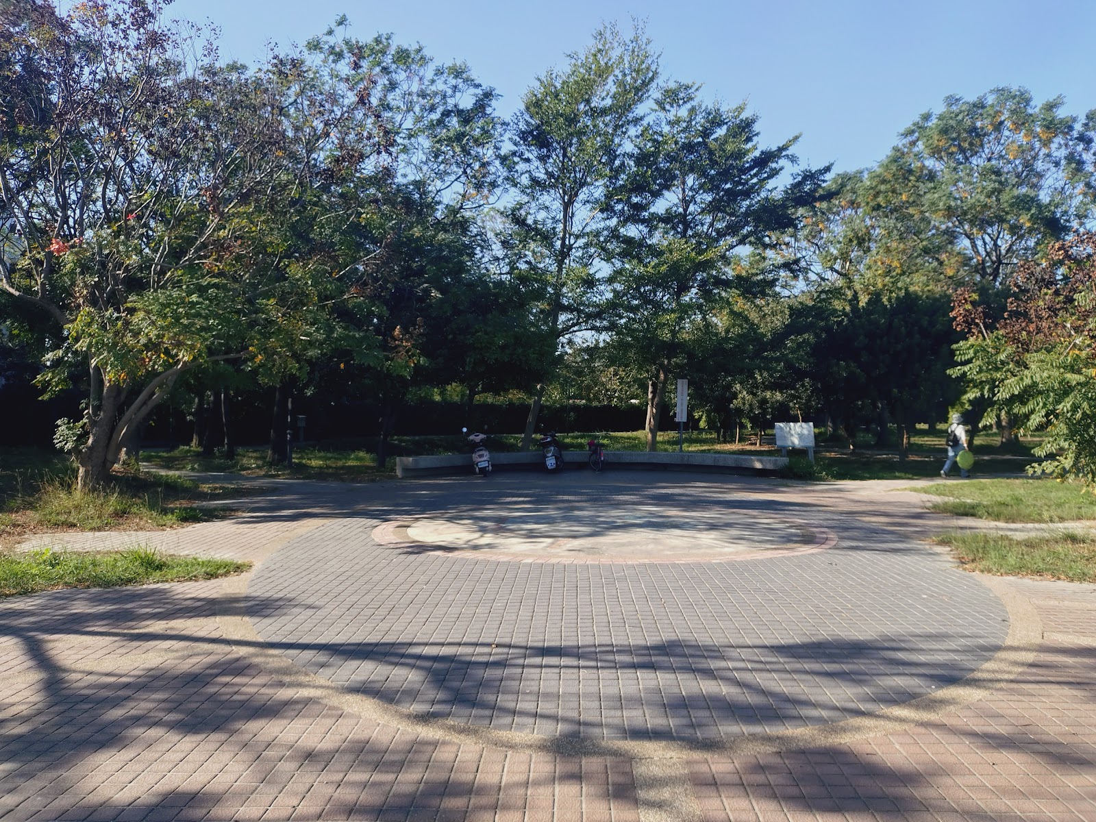水林鄉運動公園入口廣場鋪面與林蔭步道