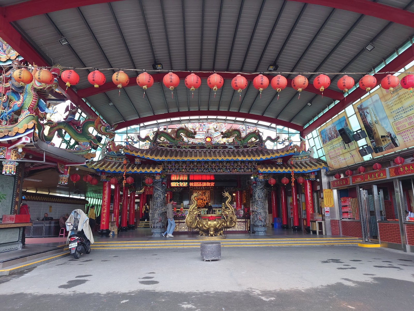 四結福德廟廟埕紅燈籠