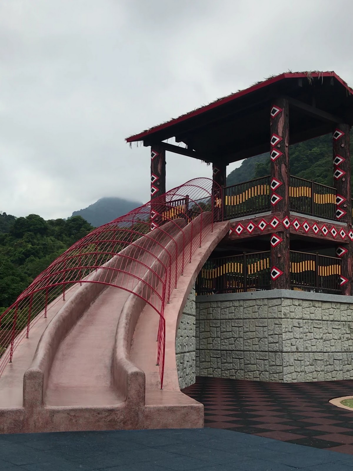 泰雅文化園區大型溜滑梯