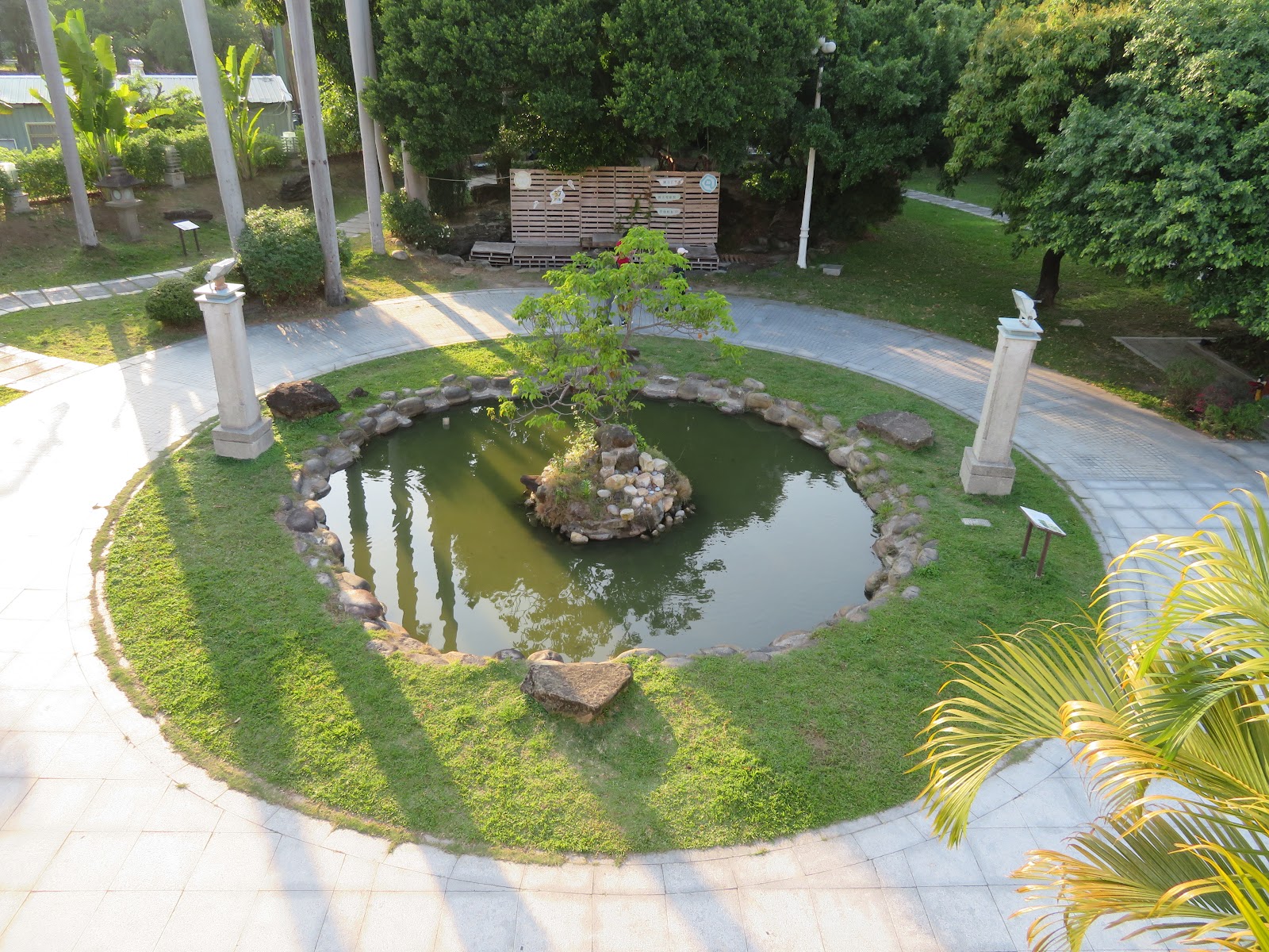 台中放送局園區水池庭園景