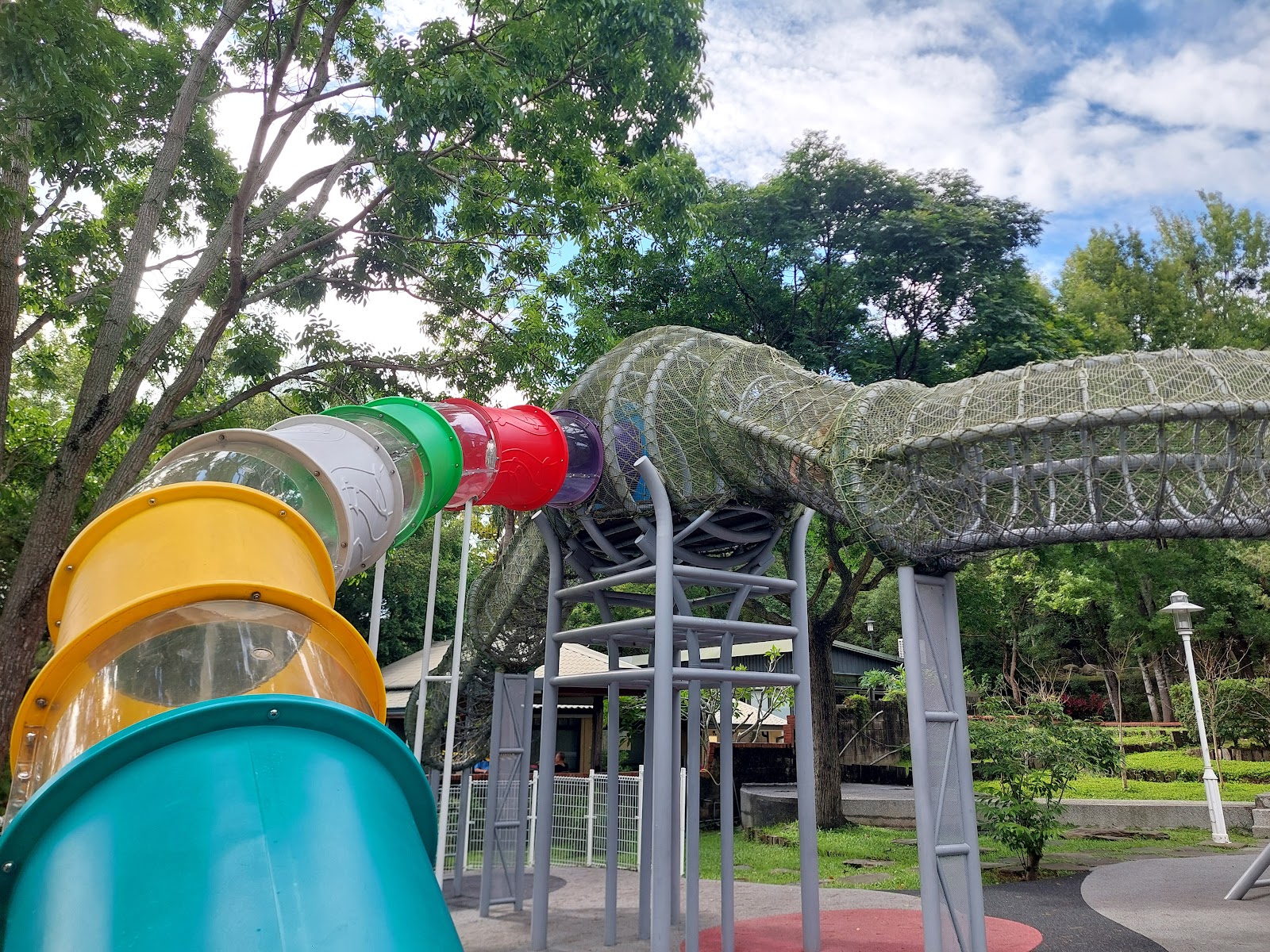 豐原中正公園彩色隧道溜滑梯遊具