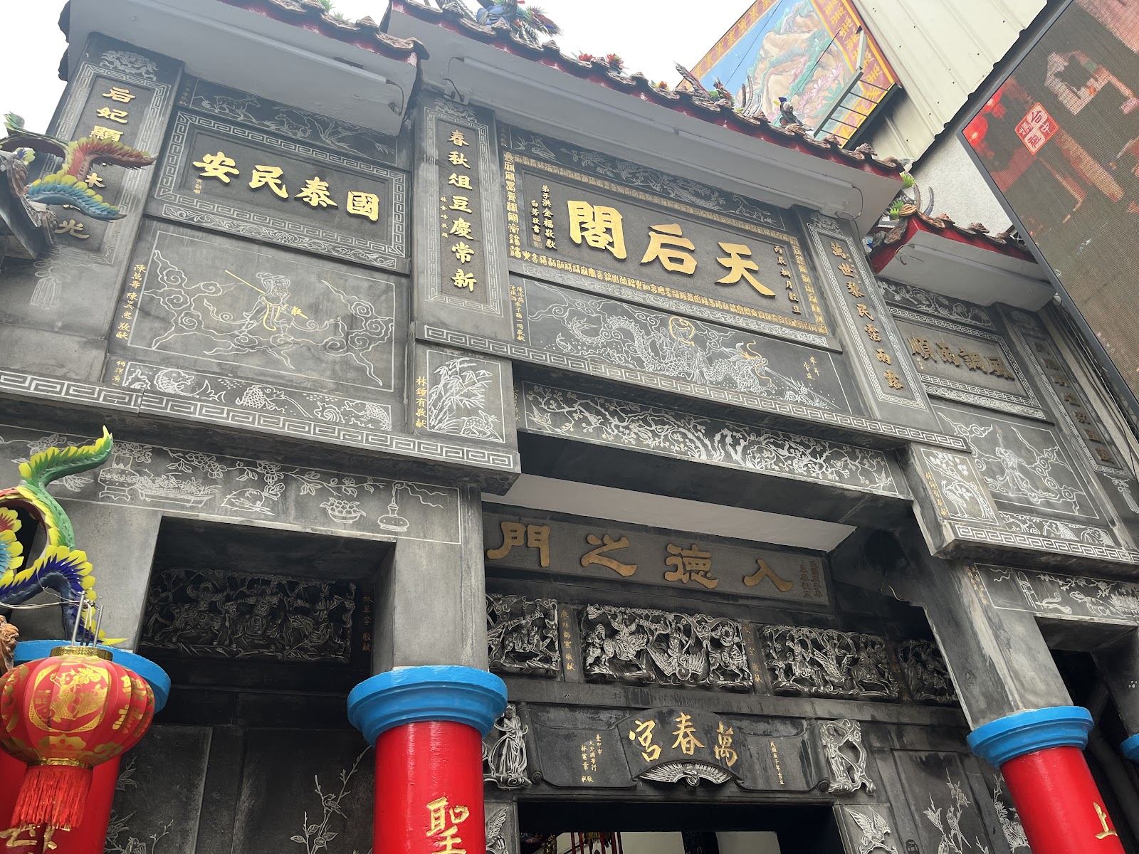 萬春宮台中媽祖廟正面牌樓天后閣