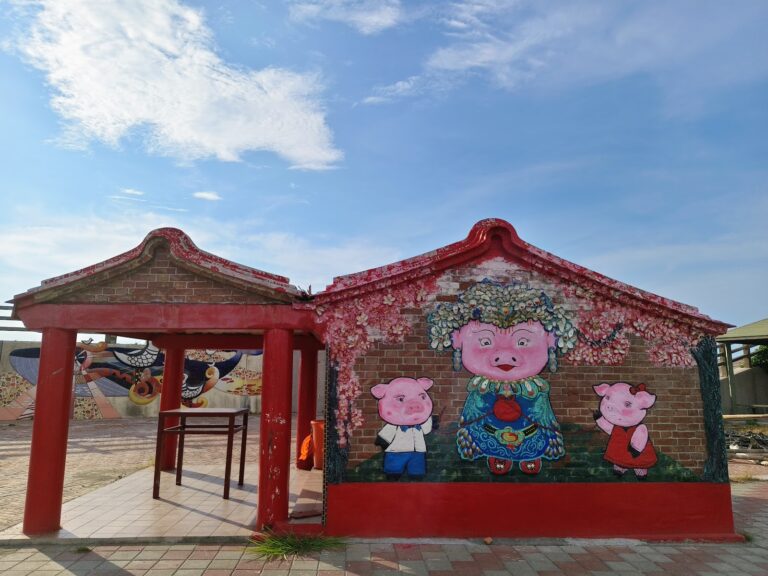 鎮海將軍廟豬母娘娘可愛壁畫,台南北門特色小祠