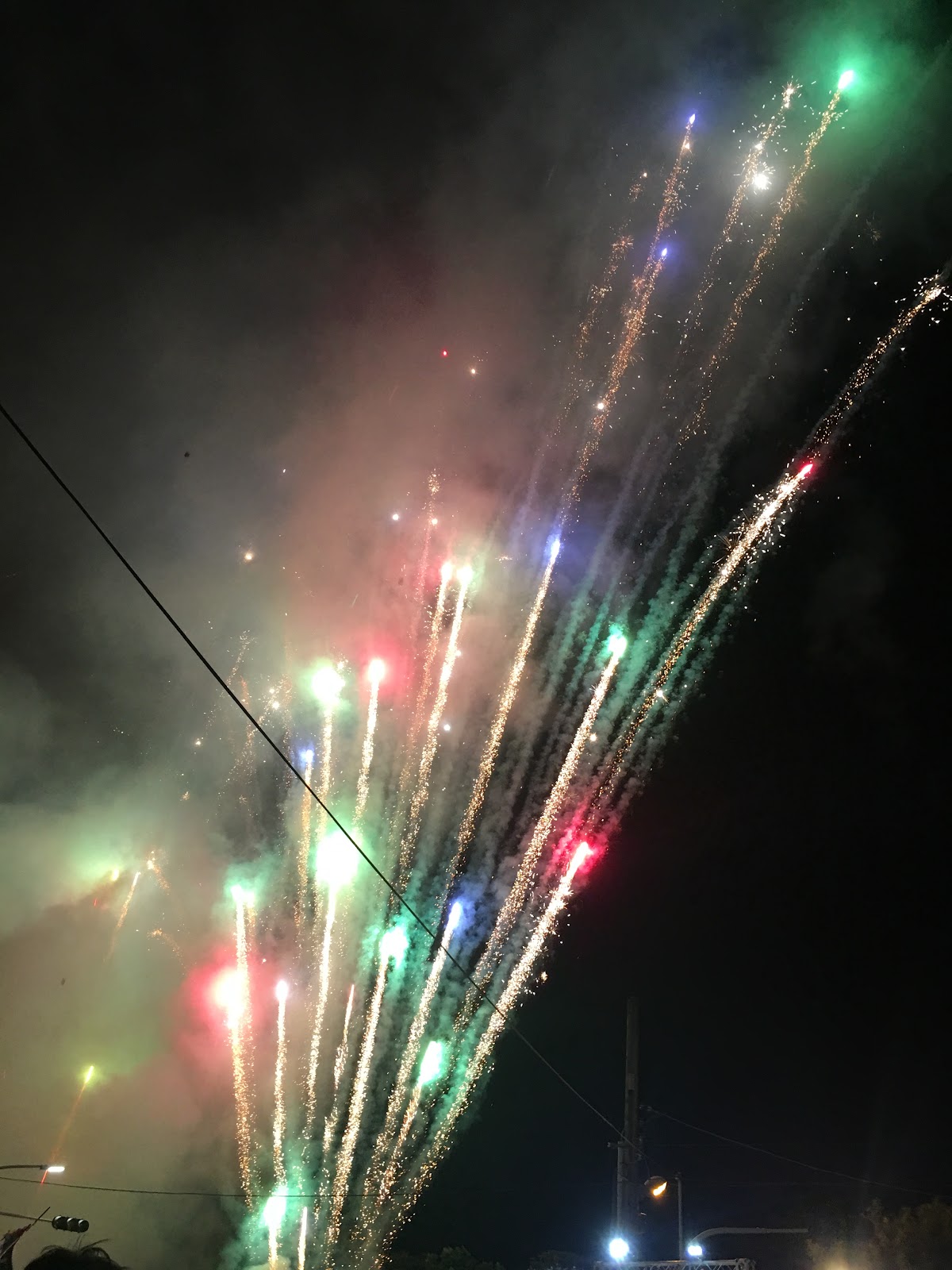 東山尊王舘廟會夜間煙火多束