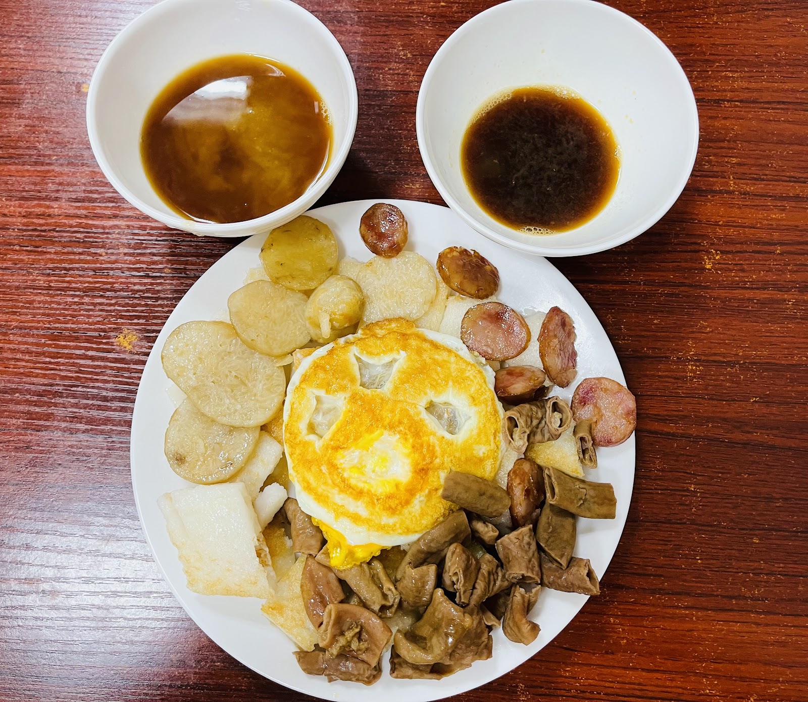 煎盤粿雙醬拼盤俯拍全景