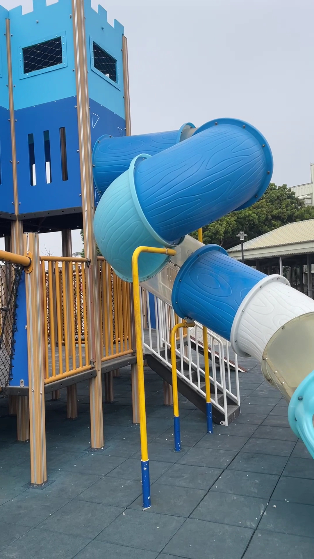 柳營特色公園城堡溜滑梯特寫