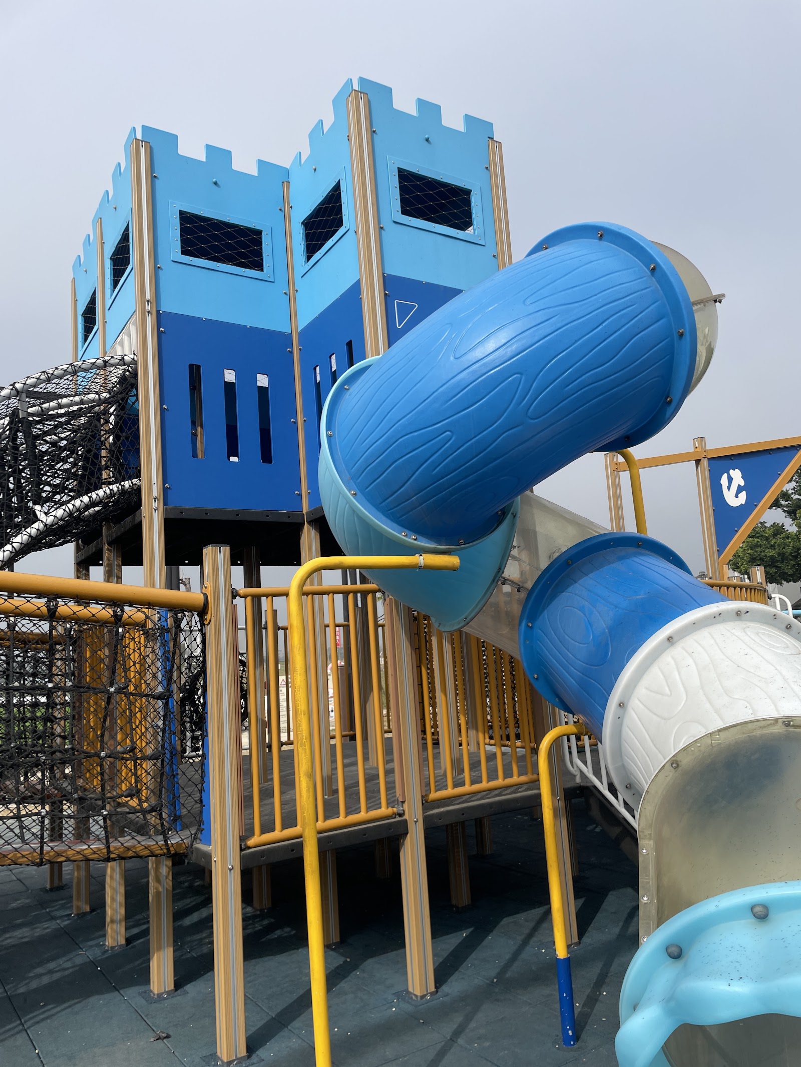 柳營特色公園城堡遊具全景