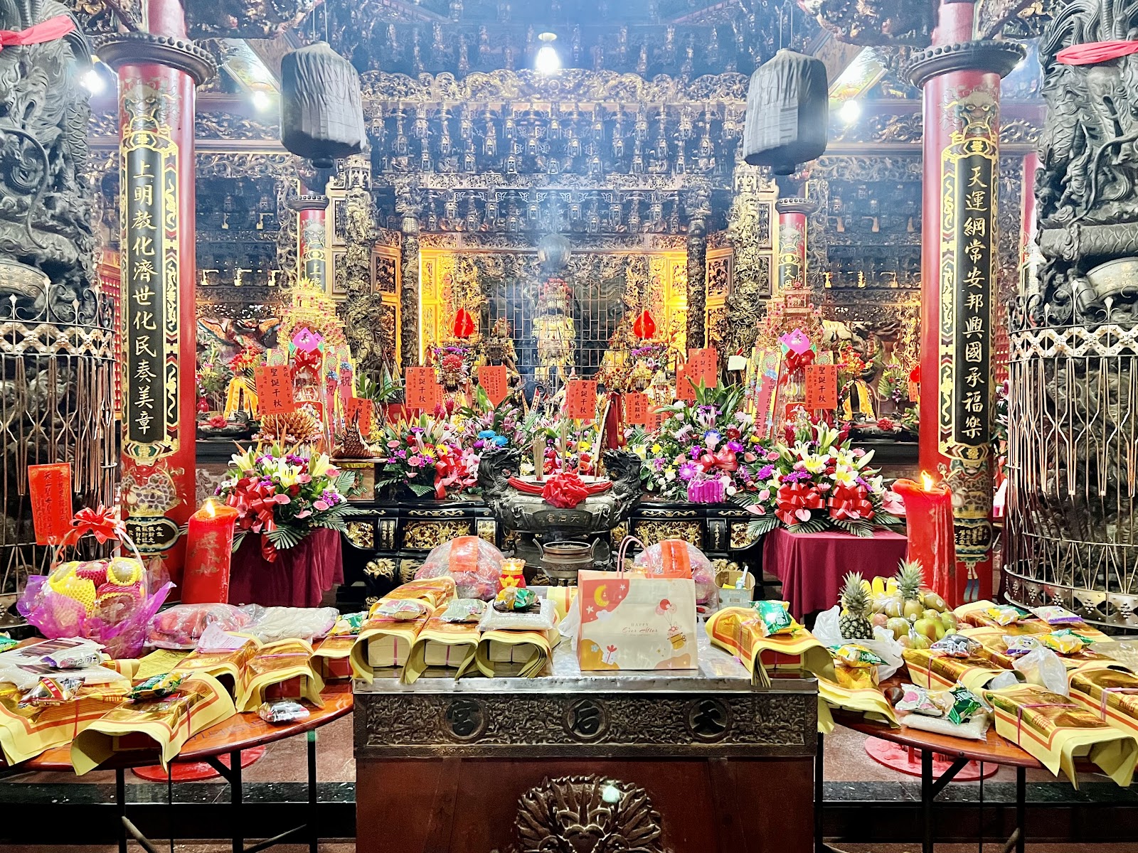 果毅後天后宮正殿供桌全景