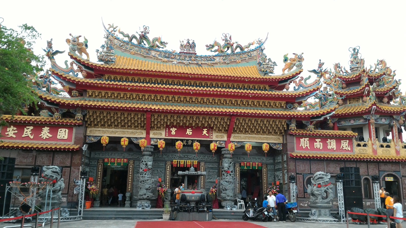 南化天后宮廟埕牌樓與剪黏裝飾