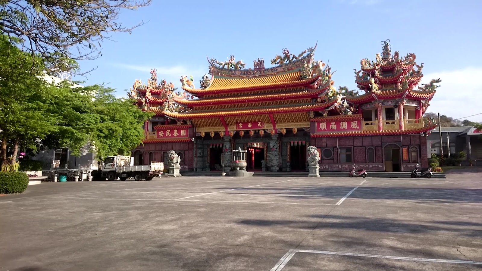 南化天后宮清晨廟埕空曠全景