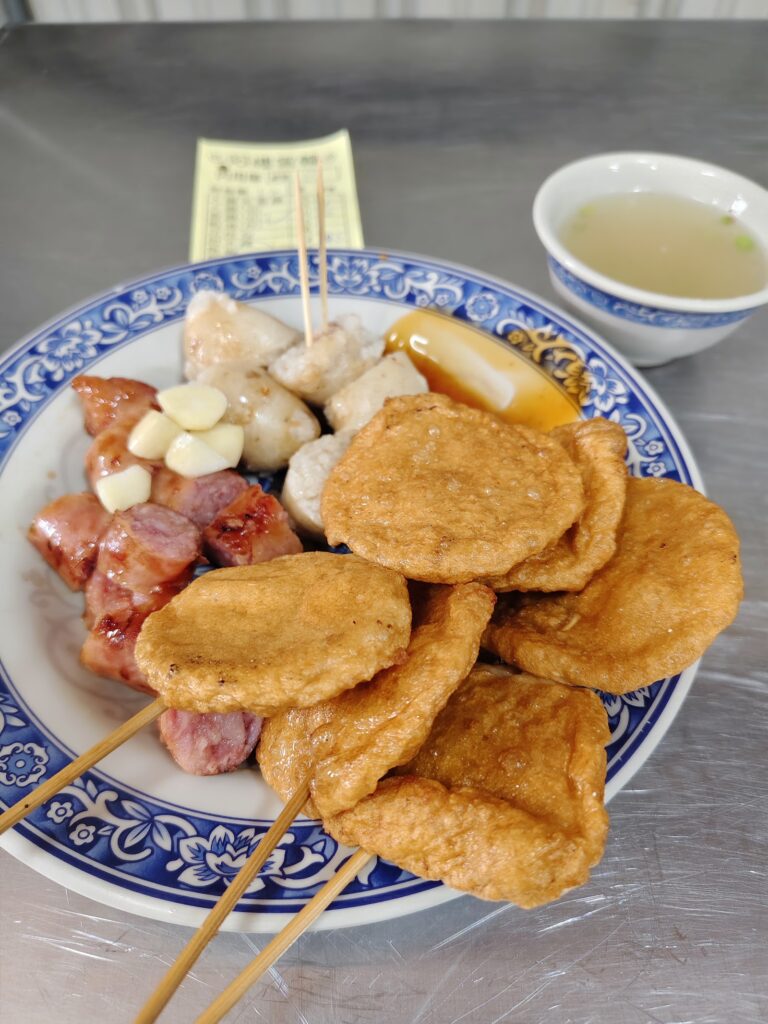 台南南區阿輝黑輪大腸香腸拼盤甜不辣