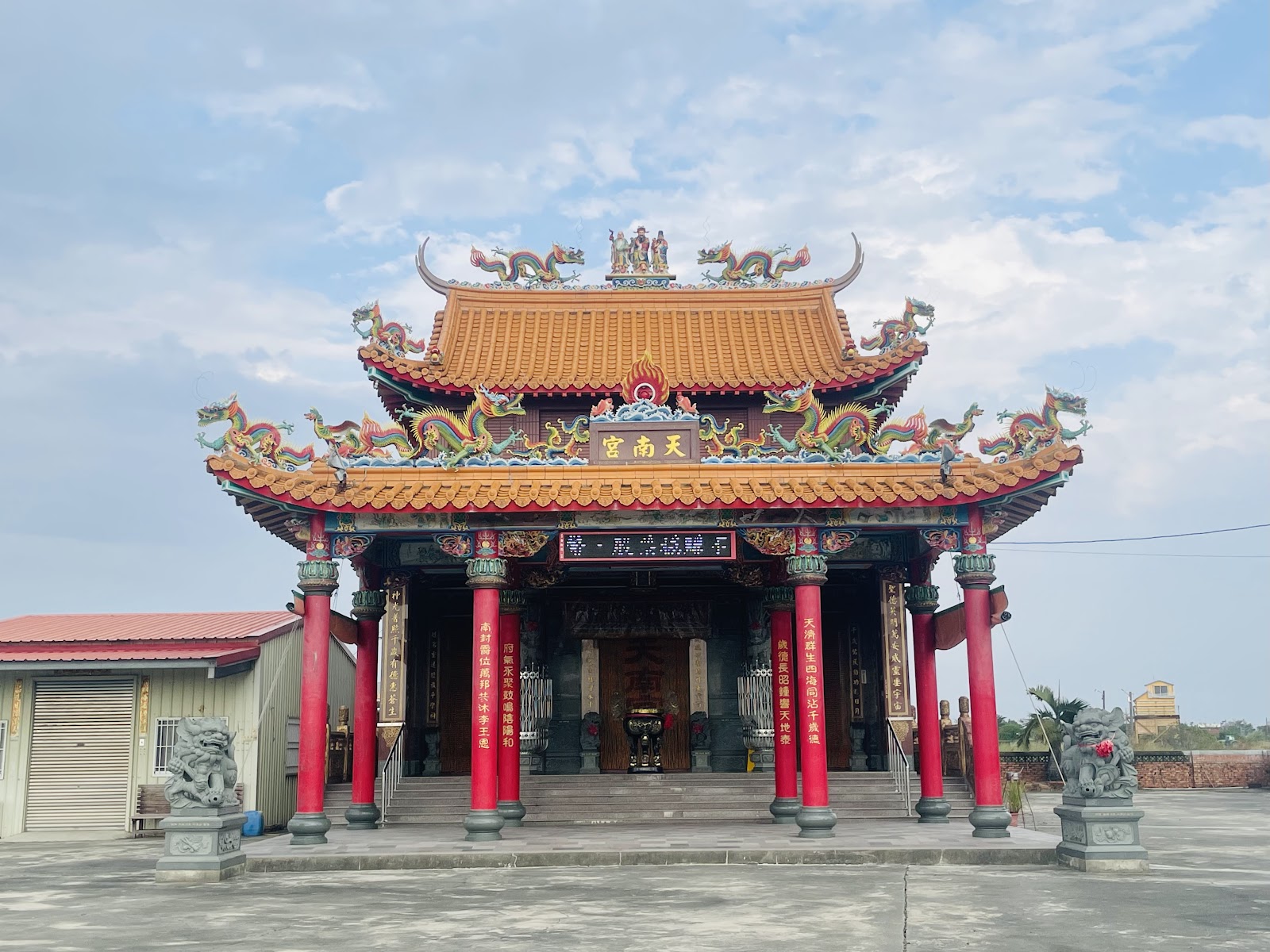 七股水師寮天南宮廟埕正面全景