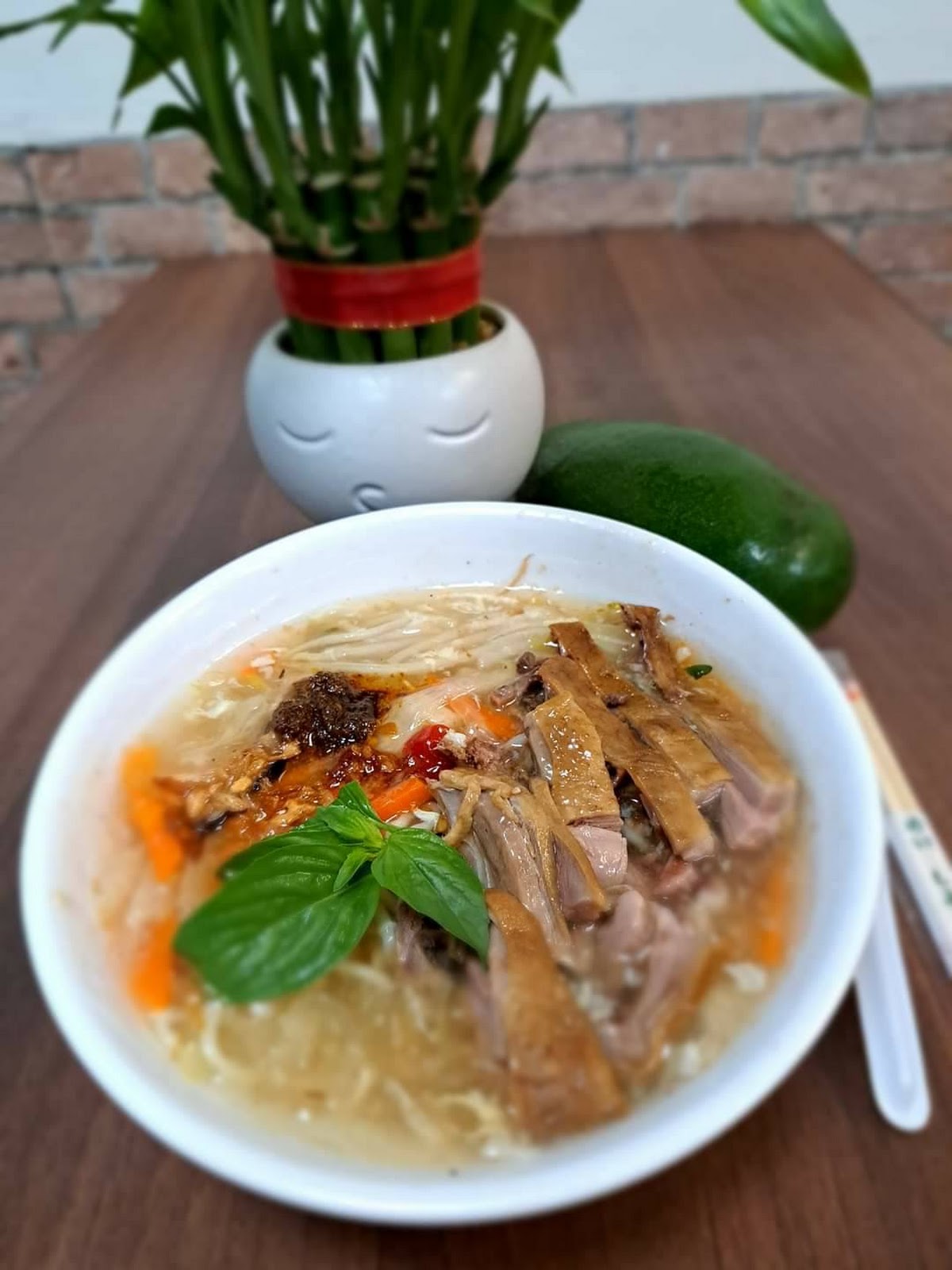 龍來便當土魠魚羹湯麵特寫