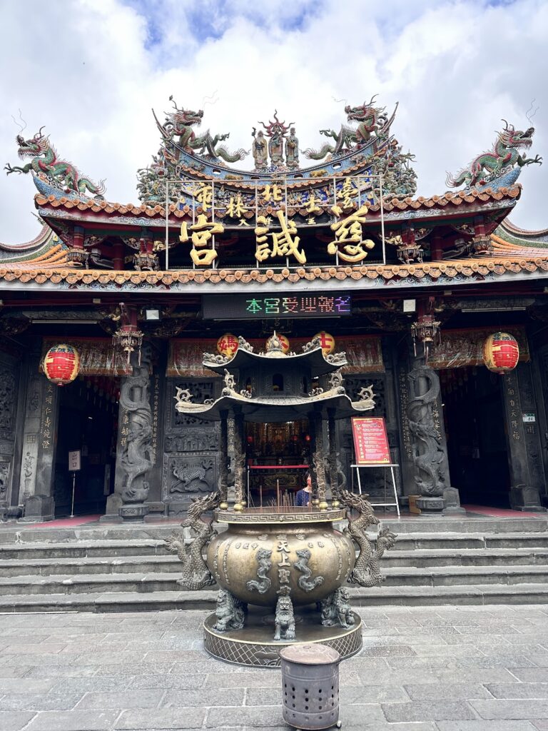 士林慈諴宮正殿外觀雙龍屋脊