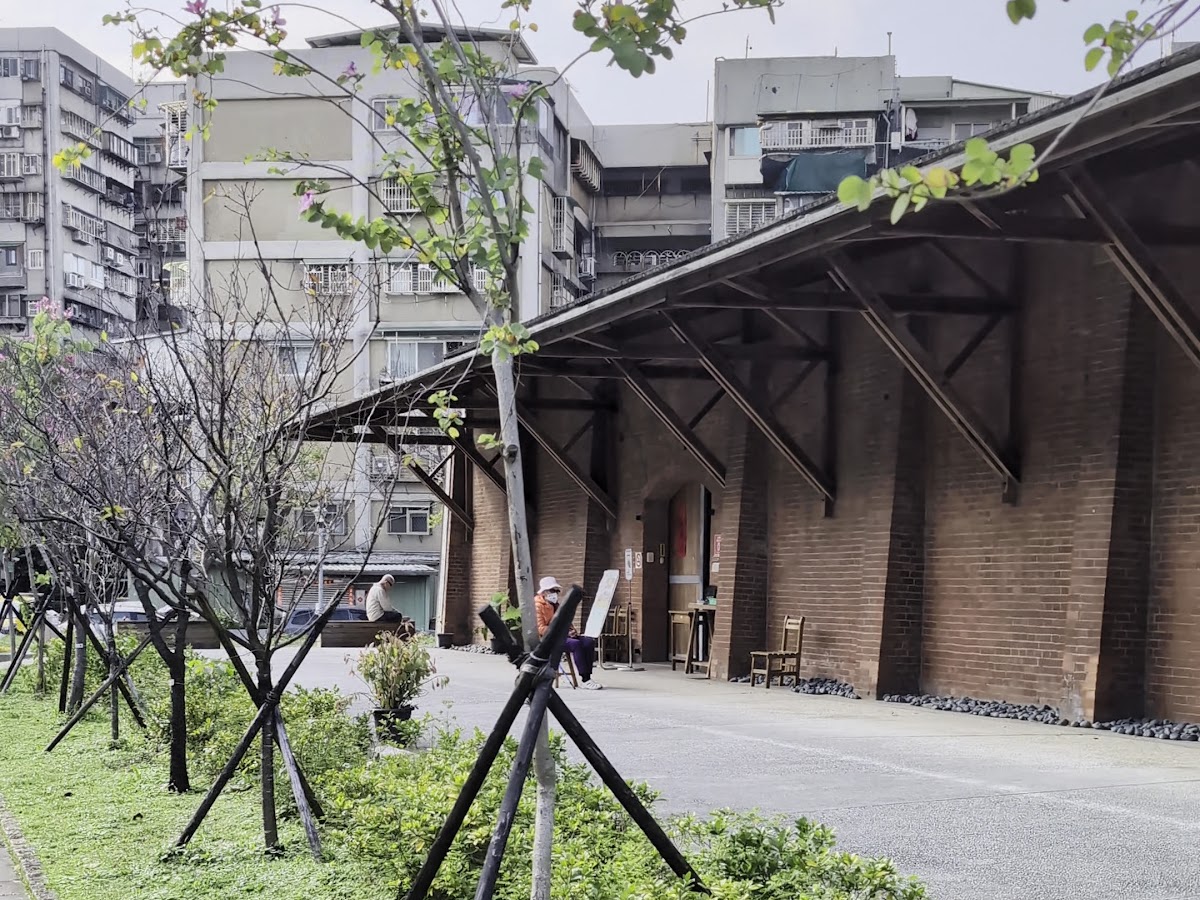 萬華糖廍鋸齒狀屋頂磚造倉庫建築