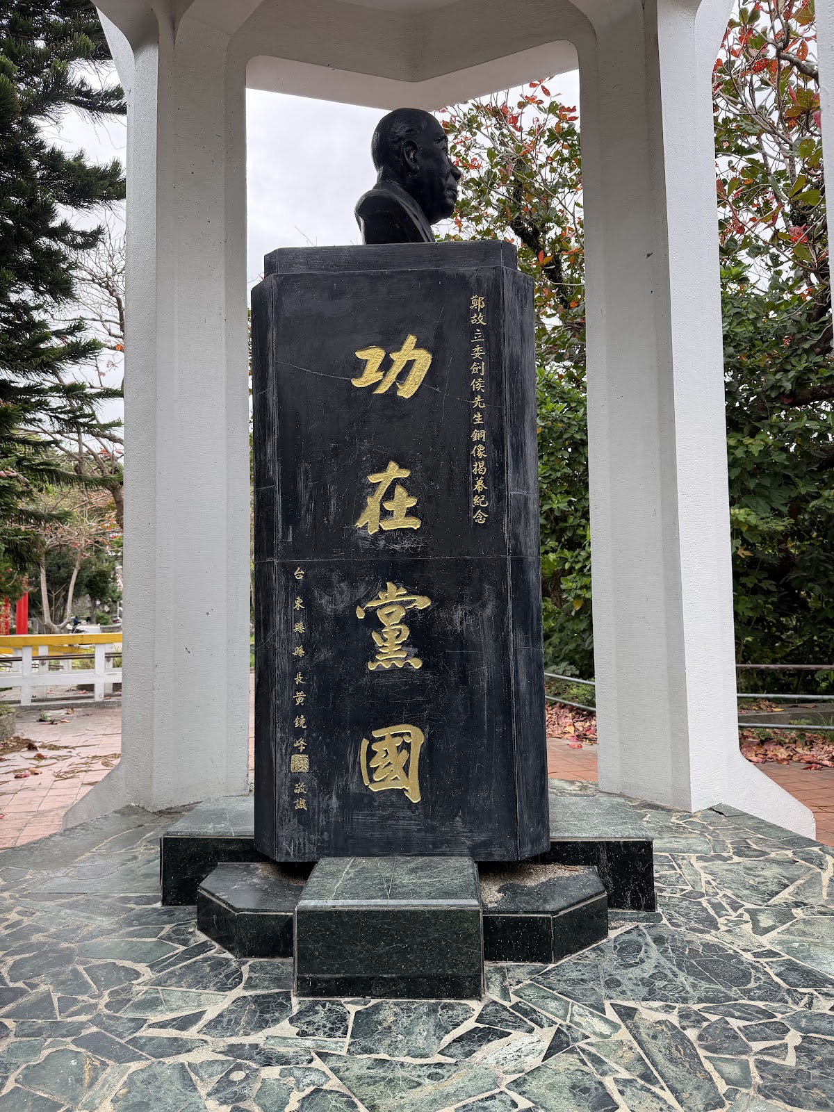台東鯉魚山胡鐵花紀念碑方尖碑