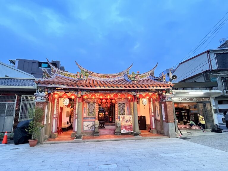 香山天后宮黃昏廟埕正面全景