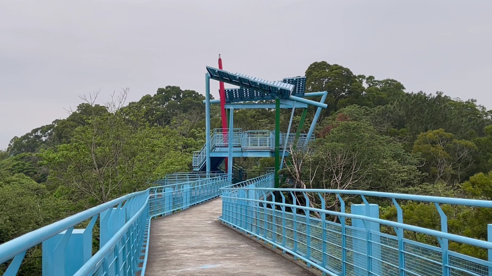 九華山天空步道架高木棧道穿越林間