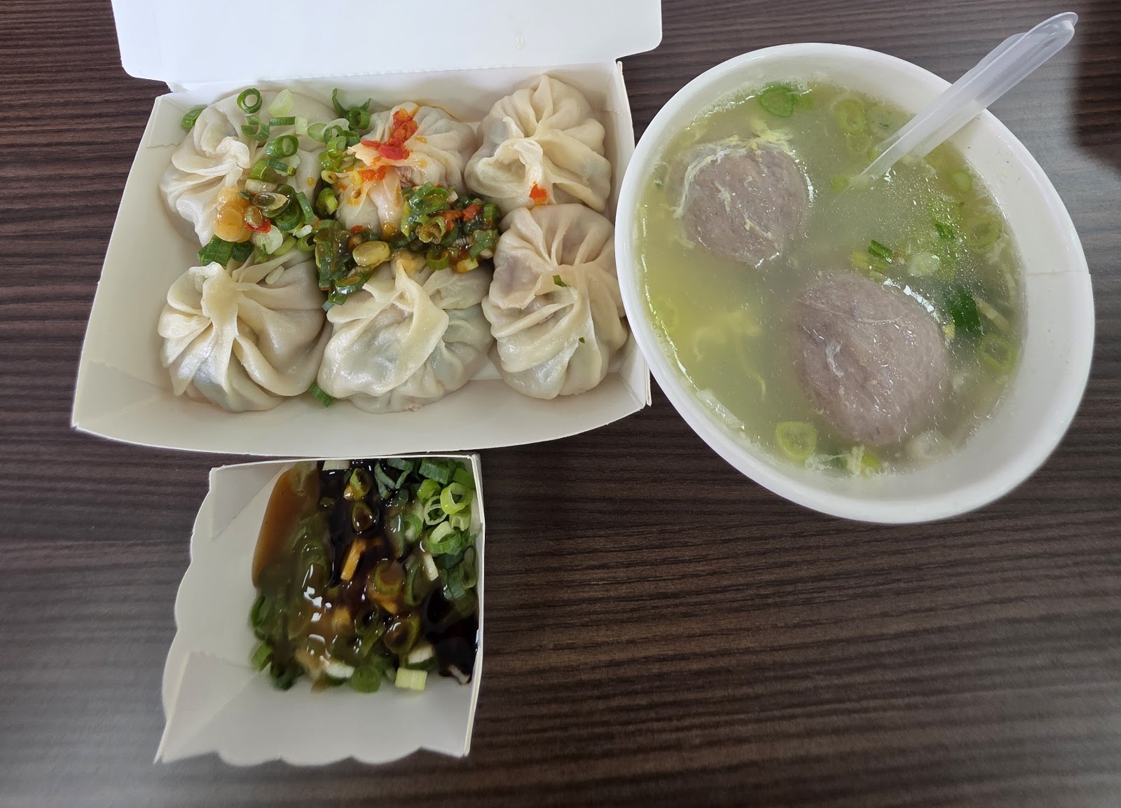 純手工鮮肉湯包外帶湯包與貢丸湯